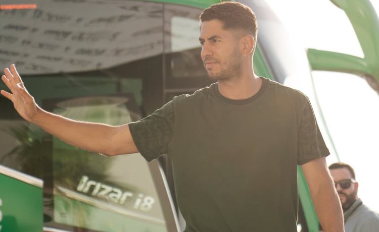 Ayoze ya viaja a Villarreal: el sueldo y los años de contrato a los que no llegaba el Betis Ayoze ya viaja a Villarreal: el sueldo y los años de contrato a los que no llegaba el Betis