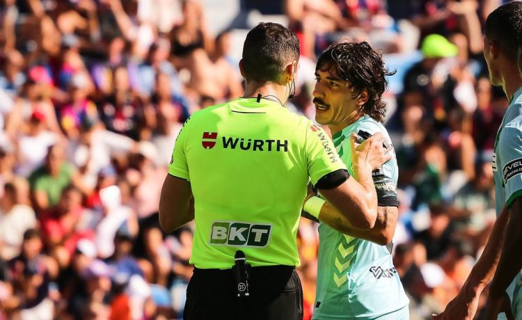 El audio de la polémica: así anularon Muñiz Ruiz y Del Cerro Grande el gol de Altimira El audio de la polémica: así anularon Muñiz Ruiz y Del Cerro Grande el gol de Altimira