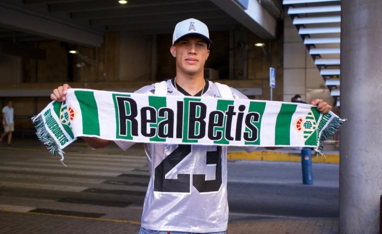 Deossa ya está en Sevilla para ser el octavo fichaje del Betis Deossa ya está en Sevilla para ser el octavo fichaje del Betis