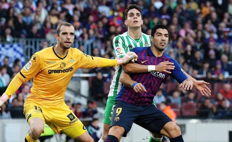Bartra ‘trabaja’ en un fichaje a coste cero para ser invencibles: «Vente al Betis, amigo» Bartra ‘trabaja’ en un fichaje a coste cero para ser invencibles: «Vente al Betis, amigo»