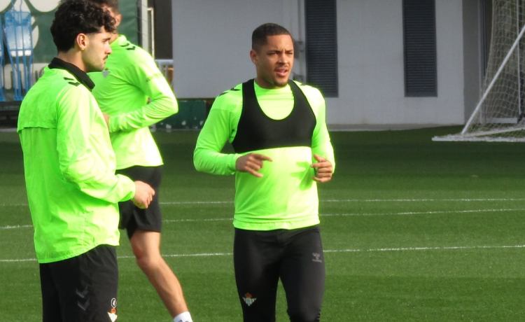 Vítor Roque y ‘La banda del patio’ redibujarán el boceto de Pellegrini para Mallorca Vítor Roque y ‘La banda del patio’ redibujarán el boceto de Pellegrini para Mallorca