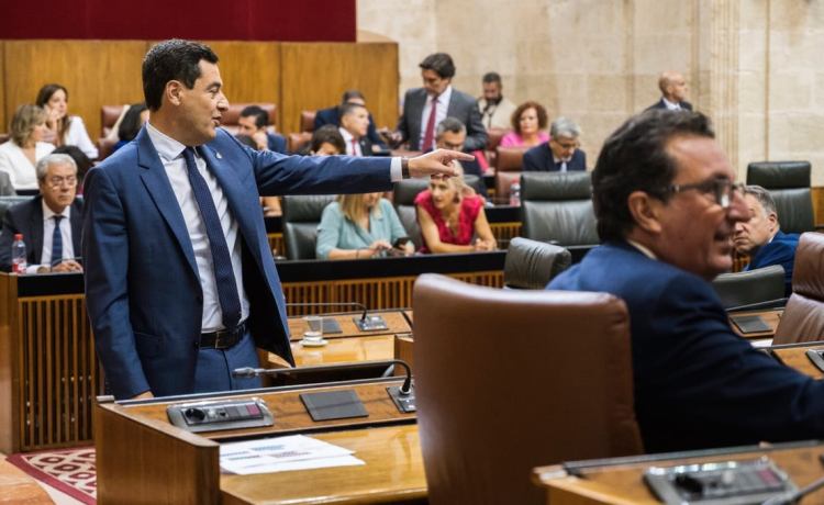 El Betis y la Conference ‘incendian’ el Parlamento de Andalucía El Betis y la Conference ‘incendian’ el Parlamento de Andalucía