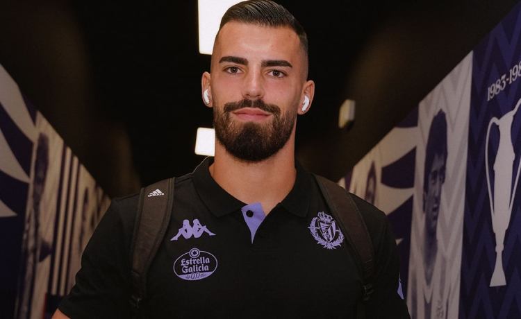 Llama la atención en su estreno como cedido con el Betis muy pendiente Llama la atención en su estreno como cedido con el Betis muy pendiente