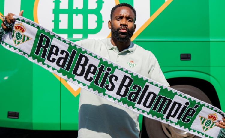 Bakambu, primer descartado en el Betis 25/26: se cae de una convocatoria con cinco altas para visitar al Villarreal Bakambu, primer descartado en el Betis 25/26: se cae de una convocatoria con cinco altas para visitar al Villarreal