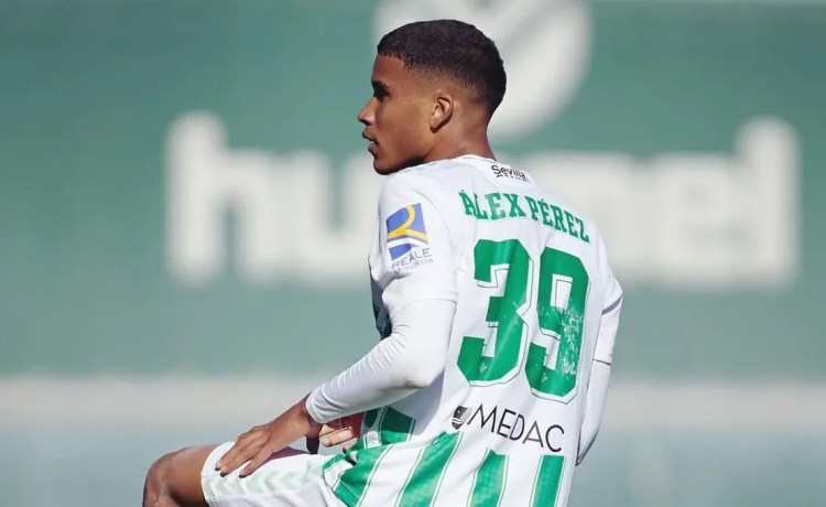 Avances en la salida de Álex Pérez: el dinero que podría ingresar el Betis Avances en la salida de Álex Pérez: el dinero que podría ingresar el Betis