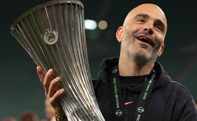 Incendian la tensión entre Betis y Sevilla por el mensaje a Maresca: «Conel lío que tienen…» Incendian la tensión entre Betis y Sevilla por el mensaje a Maresca: «Conel lío que tienen…»
