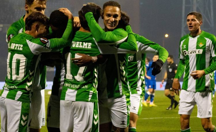Antony, satisfecho tras su gol, alaba a Riquelme y Deossa: «Todo el plantel es muy importante para todos los partidos» Antony, satisfecho tras su gol, alaba a Riquelme y Deossa: «Todo el plantel es muy importante para todos los partidos»
