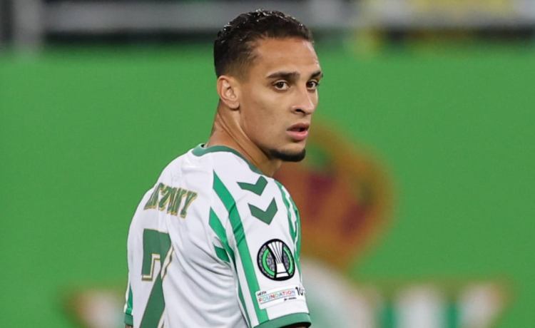 El Betis aprieta por Antony El Betis aprieta por Antony