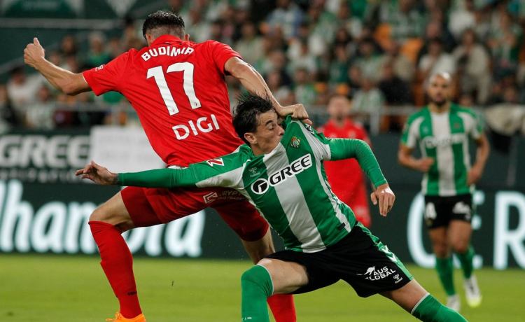 Valentín Gómez, en su mejor partido desde que llegó, presume de «portería a cero» Valentín Gómez, en su mejor partido desde que llegó, presume de «portería a cero»