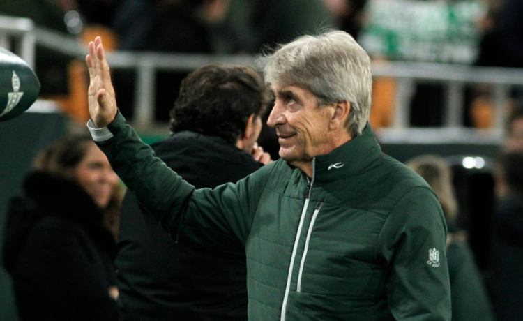 Pellegrini, que los ve en «el camino correcto» y no sabe «lo que es ir a menos», da el parte médico de Antony, Deossa y Amrabat Pellegrini, que los ve en «el camino correcto» y no sabe «lo que es ir a menos», da el parte médico de Antony, Deossa y Amrabat