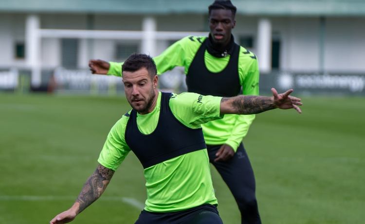 Siete bajas, dos soluciones urgentes y un regreso en la lista del Betis para Valencia Siete bajas, dos soluciones urgentes y un regreso en la lista del Betis para Valencia