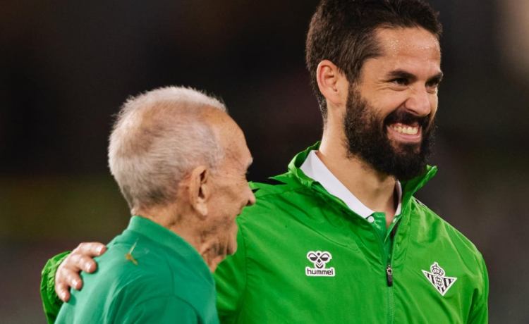 El Betis organiza un merecidísimo homenaje en la previa del partido ante Osasuna El Betis organiza un merecidísimo homenaje en la previa del partido ante Osasuna