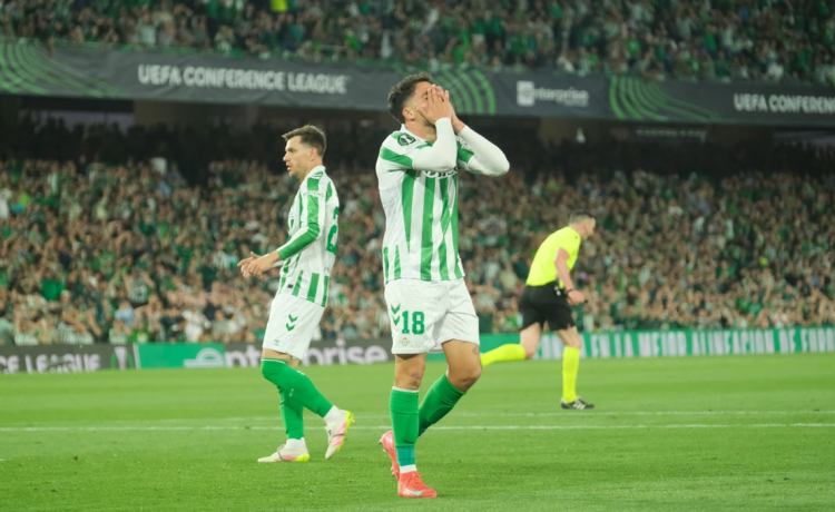 Cómo se vivió desde la grada el doble indulto que habría allanado el camino a Wroclaw Cómo se vivió desde la grada el doble indulto que habría allanado el camino a Wroclaw