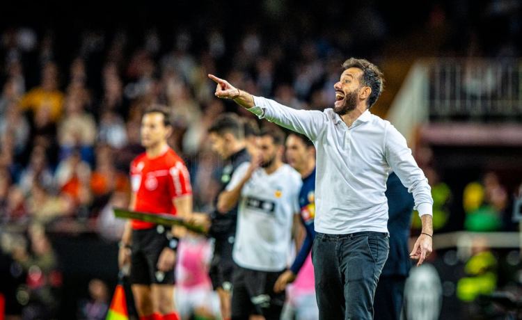 Corberán, sobre los rumores de su vuelta a Inglaterra, los cambios y el resultado: «No es deseado, pero sí hemos visto el equipo que queremos ser» Corberán, sobre los rumores de su vuelta a Inglaterra, los cambios y el resultado: «No es deseado, pero sí hemos visto el equipo que queremos ser»