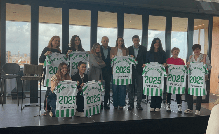 El Real Betis Balompié y la Fundación Torre Cruzcampo celebran el papel de la mujer en el periodismo deportivo El Real Betis Balompié y la Fundación Torre Cruzcampo celebran el papel de la mujer en el periodismo deportivo
