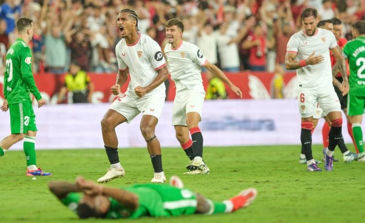 La respuesta del Sevilla a la conjura del Betis: «Le tenemos comido el coco» La respuesta del Sevilla a la conjura del Betis: «Le tenemos comido el coco»
