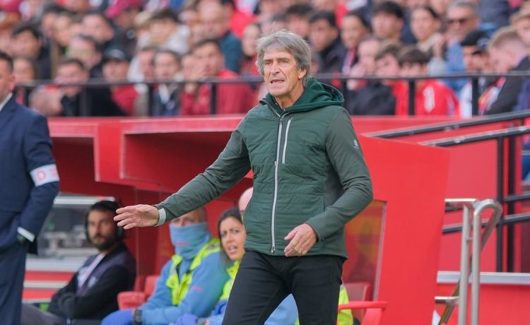 Pellegrini: «No hay equipo A ni equipo B, pero ganar un derbi sin los que faltaban aumenta el mérito» Pellegrini: «No hay equipo A ni equipo B, pero ganar un derbi sin los que faltaban aumenta el mérito»