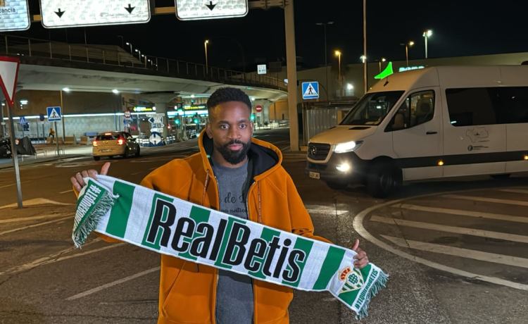 Bakambu aterriza en Sevilla y estará este jueves en el Benito Villamarín Bakambu aterriza en Sevilla y estará este jueves en el Benito Villamarín