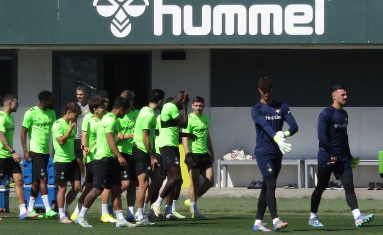 Ángel Ortiz, Mateo y Félix entrenan antes de viajar a Vallecas Ángel Ortiz, Mateo y Félix entrenan antes de viajar a Vallecas