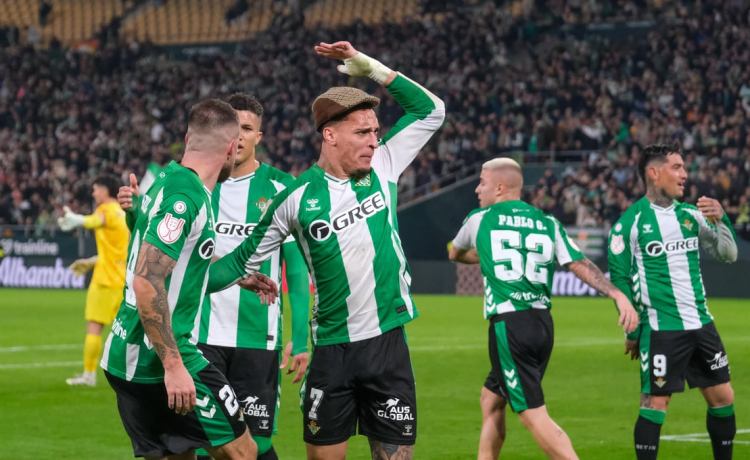 Antony construye al futbolista perfecto: ¿Quién no le ficharía para el Betis? Antony construye al futbolista perfecto: ¿Quién no le ficharía para el Betis?