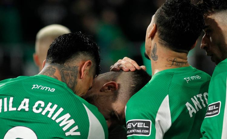 Puntos uno por uno del Real Betis frente al Villarreal CF: Maestría bajo la batuta de Aitor Ruibal y Fornals Puntos uno por uno del Real Betis frente al Villarreal CF: Maestría bajo la batuta de Aitor Ruibal y Fornals