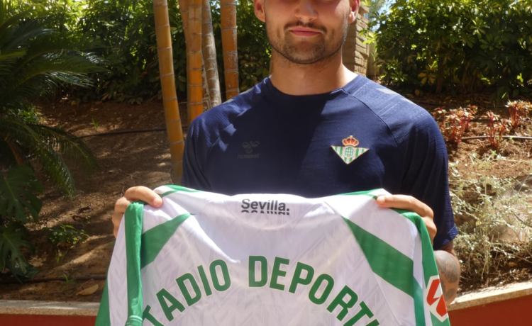 Fran Vieites: «Sueño todas las noches con ganar un título con el Betis» Fran Vieites: «Sueño todas las noches con ganar un título con el Betis»