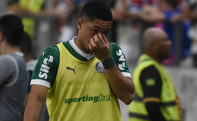 Vitor Roque le da una ‘alegría’ a la afición del Betis Vitor Roque le da una ‘alegría’ a la afición del Betis