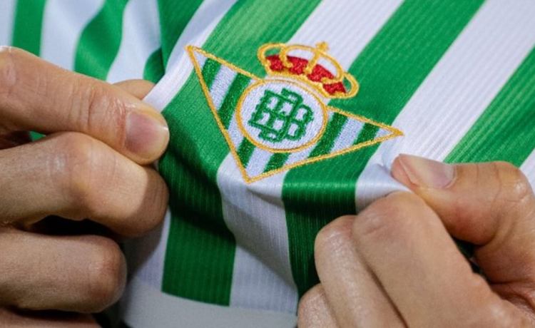 El Betis presenta su camiseta especial para la final de la Conference League El Betis presenta su camiseta especial para la final de la Conference League