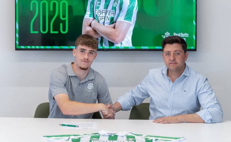 Revelador movimiento del Betis en el lateral derecho Revelador movimiento del Betis en el lateral derecho