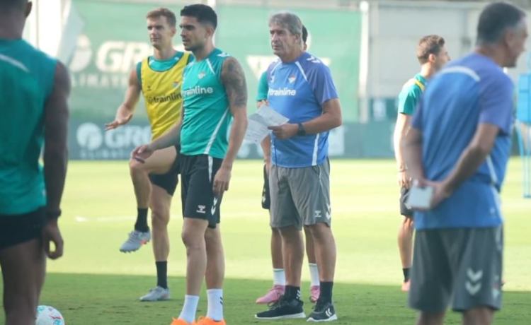 Sólo dos preocupaciones para Manuel Pellegrini, técnico del Betis, antes del duelo de Champions ante el Villarreal Sólo dos preocupaciones para Manuel Pellegrini, técnico del Betis, antes del duelo de Champions ante el Villarreal