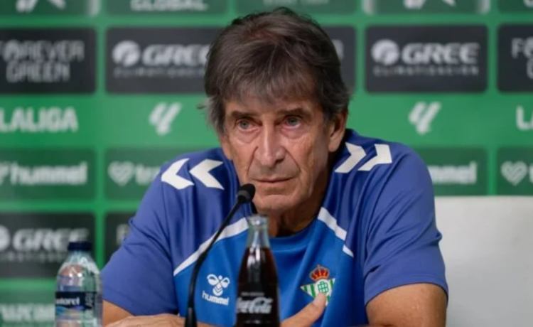 Pellegrini anuncia cuatro bajas para Valencia, mima a los internacionales del Betis y responde al ‘castigo’ a Ángel Ortiz Pellegrini anuncia cuatro bajas para Valencia, mima a los internacionales del Betis y responde al ‘castigo’ a Ángel Ortiz