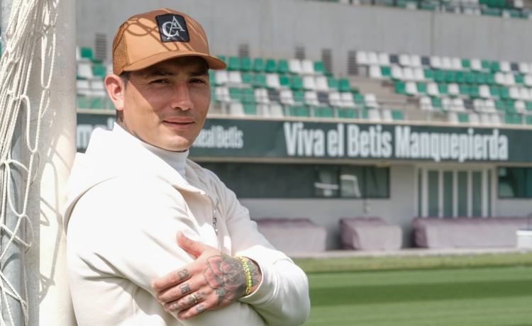 Chimy Ávila: «En el derbi hay que hacer de cirujano y cuidar el corazón de los béticos» Chimy Ávila: «En el derbi hay que hacer de cirujano y cuidar el corazón de los béticos»