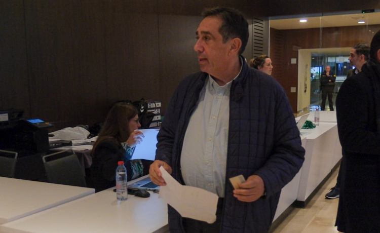 Haro y Catalán se defienden de las sospechas: «¿Quién es el dueño del Betis de los Béticos?» Haro y Catalán se defienden de las sospechas: «¿Quién es el dueño del Betis de los Béticos?»