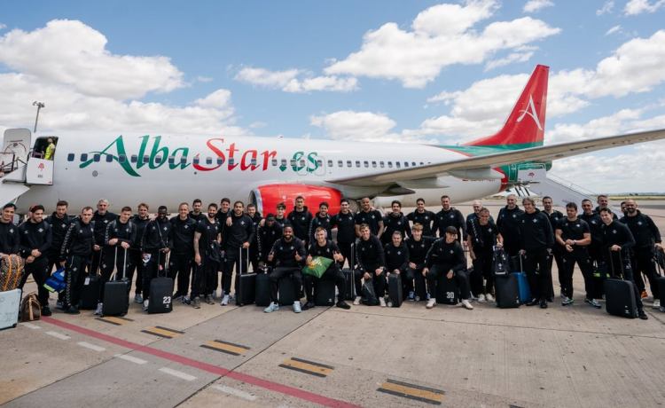 El Betis aterriza en Polonia con un amuleto muy especial El Betis aterriza en Polonia con un amuleto muy especial