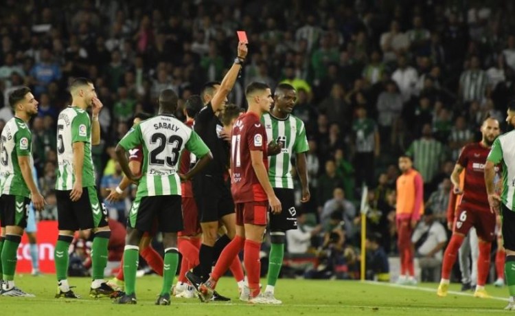 Un derbi en el que Real Betis y Sevilla FC ponen mucho en juego Un derbi en el que Real Betis y Sevilla FC ponen mucho en juego