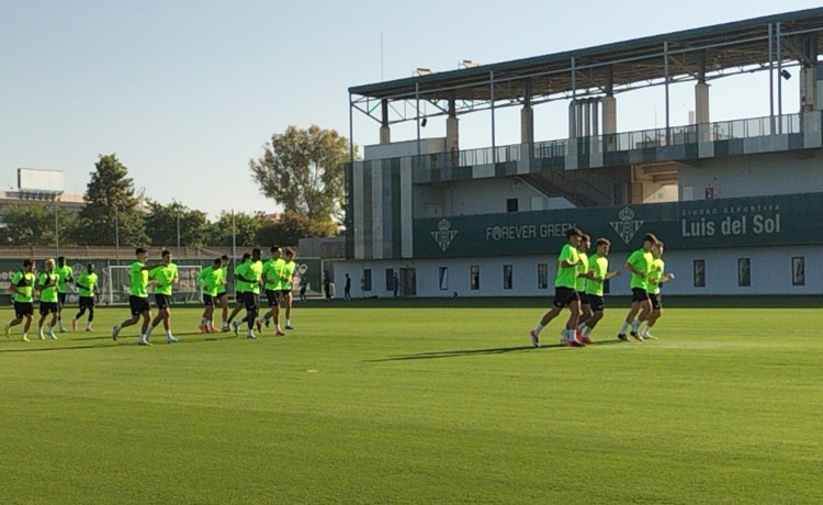Johnny Cardoso, la principal novedad del entrenamiento del Real Betis Johnny Cardoso, la principal novedad del entrenamiento del Real Betis