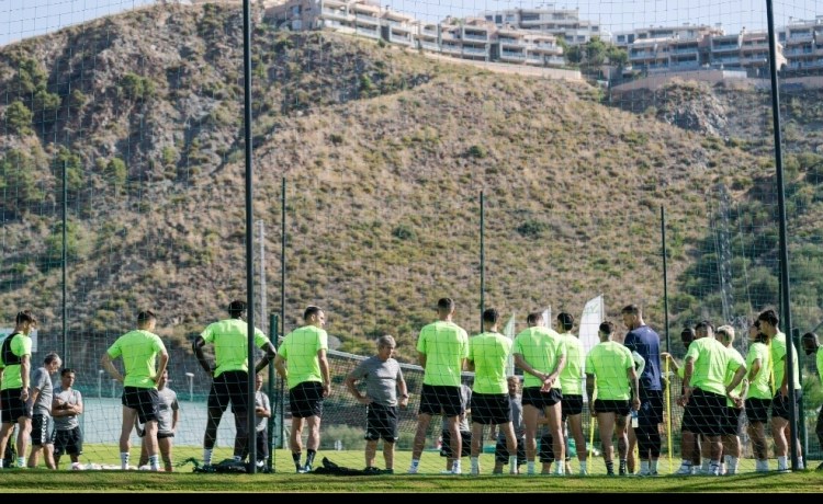 El Betis alcanza la norma del 1:1 e inscribe a todos sus jugadores El Betis alcanza la norma del 1:1 e inscribe a todos sus jugadores