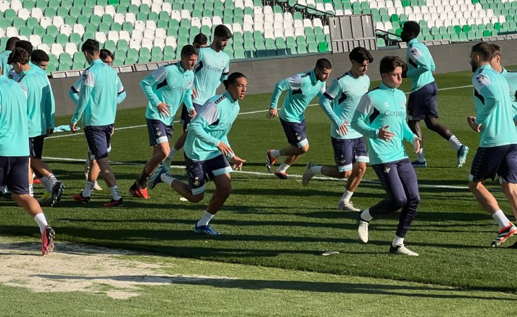 El canterano Yanis, principal novedad en el entrenamiento El canterano Yanis, principal novedad en el entrenamiento