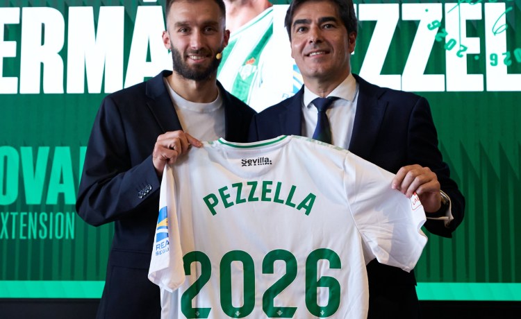 Pezzella: «Pellegrini es el responsable de mi renovación» Pezzella: «Pellegrini es el responsable de mi renovación»
