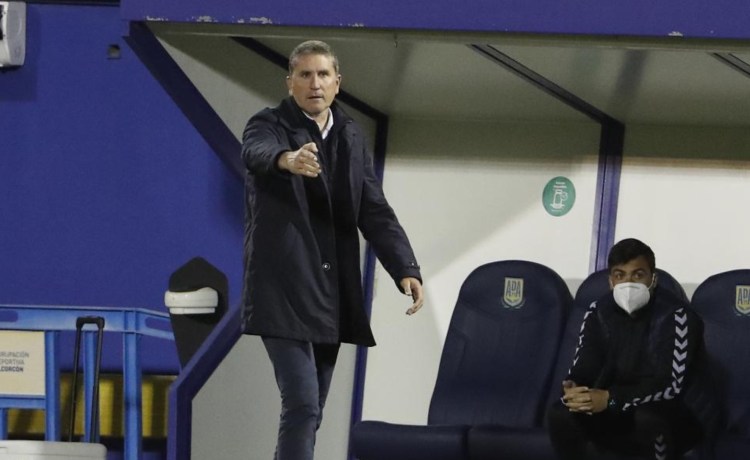 Juan Carlos Garrido se enfrenta a los ultras del USM Alger Juan Carlos Garrido se enfrenta a los ultras del USM Alger
