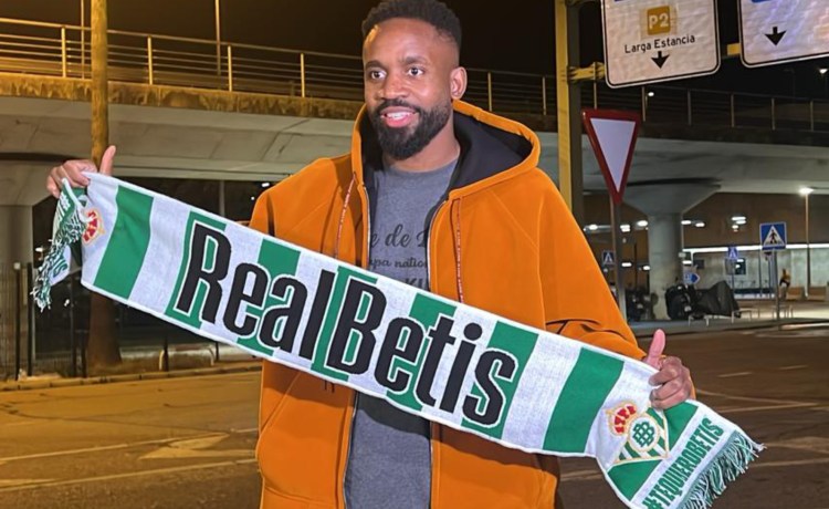 Bakambu llega a Sevilla para comenzar su etapa en el Betis Bakambu llega a Sevilla para comenzar su etapa en el Betis