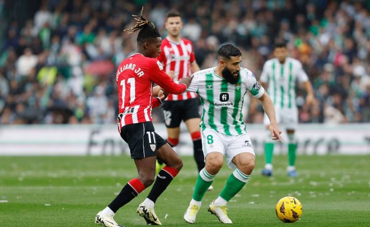 Fekir, con máscara por una rotura en la nariz Fekir, con máscara por una rotura en la nariz