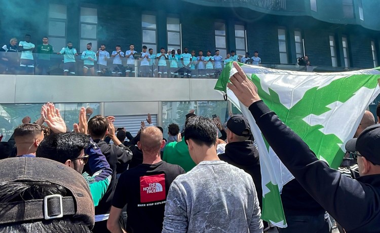 El penúltimo aliento de la afición del Betis a su equipo para el derbi El penúltimo aliento de la afición del Betis a su equipo para el derbi