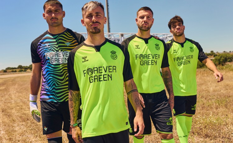 La historia del Betis, homenajeada por hummel en su segunda equipación La historia del Betis, homenajeada por hummel en su segunda equipación