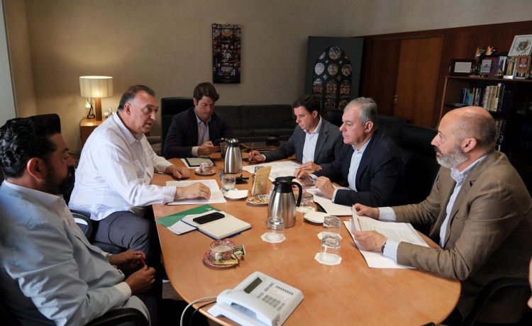 El Ayuntamiento mejorará los accesos al Estadio de La Cartuja antes del traslado del Betis El Ayuntamiento mejorará los accesos al Estadio de La Cartuja antes del traslado del Betis