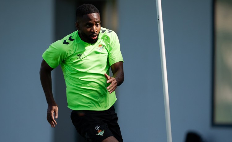 La vuelta de Bakambu abre el abanico de opciones en la delantera del Betis La vuelta de Bakambu abre el abanico de opciones en la delantera del Betis