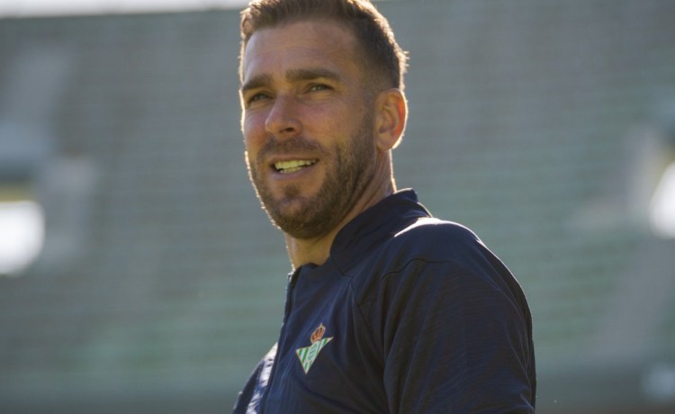 Adrián se pone firme: «Me he puesto bastante serio con el tema de las multas en el vestuario» Adrián se pone firme: «Me he puesto bastante serio con el tema de las multas en el vestuario»