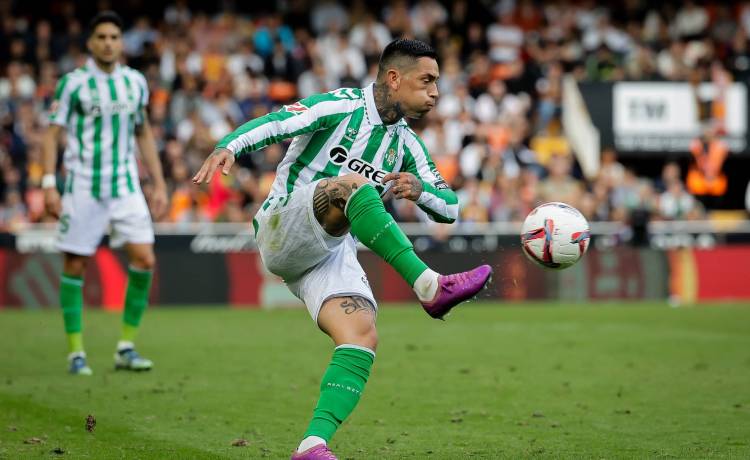 Chimy Ávila, «anonadado» tras la debacle en Mestalla: «Venimos de varios partidos pidiendo perdón» Chimy Ávila, «anonadado» tras la debacle en Mestalla: «Venimos de varios partidos pidiendo perdón»