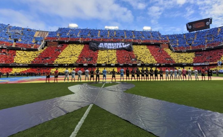 El Valencia recauda más de 325.000 euros, cantidad que igualará Peter Lim para ayudar a las víctimas de la DANA El Valencia recauda más de 325.000 euros, cantidad que igualará Peter Lim para ayudar a las víctimas de la DANA