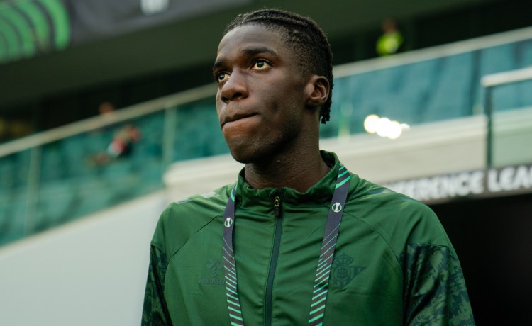 Assane Diao viaja a Italia para cerrar su fichaje por el Como Assane Diao viaja a Italia para cerrar su fichaje por el Como